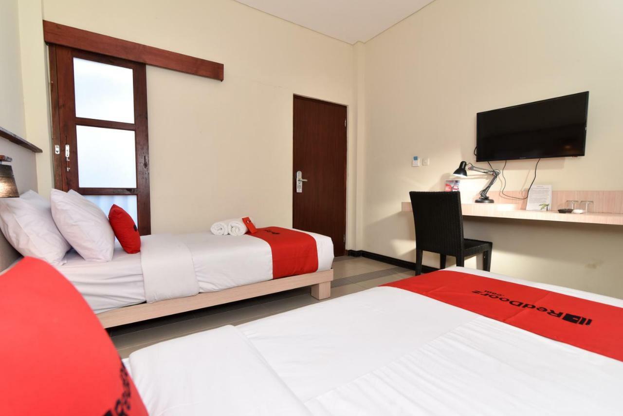 Готель Reddoorz Near Legian Street Кута Екстер'єр фото