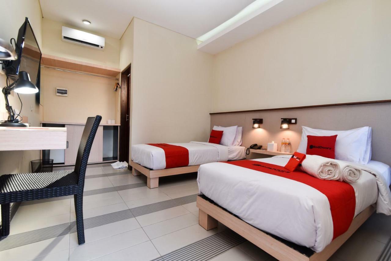 Готель Reddoorz Near Legian Street Кута Екстер'єр фото