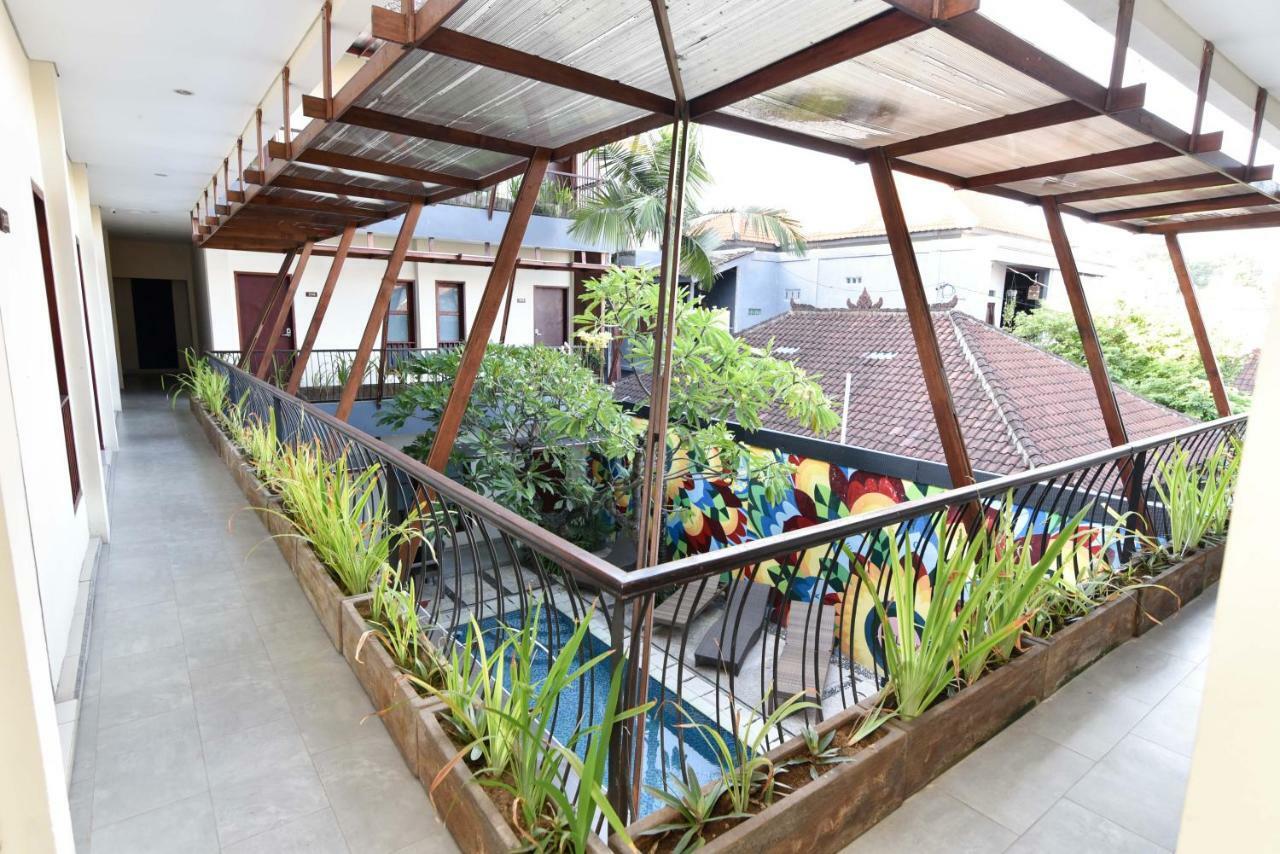 Готель Reddoorz Near Legian Street Кута Екстер'єр фото