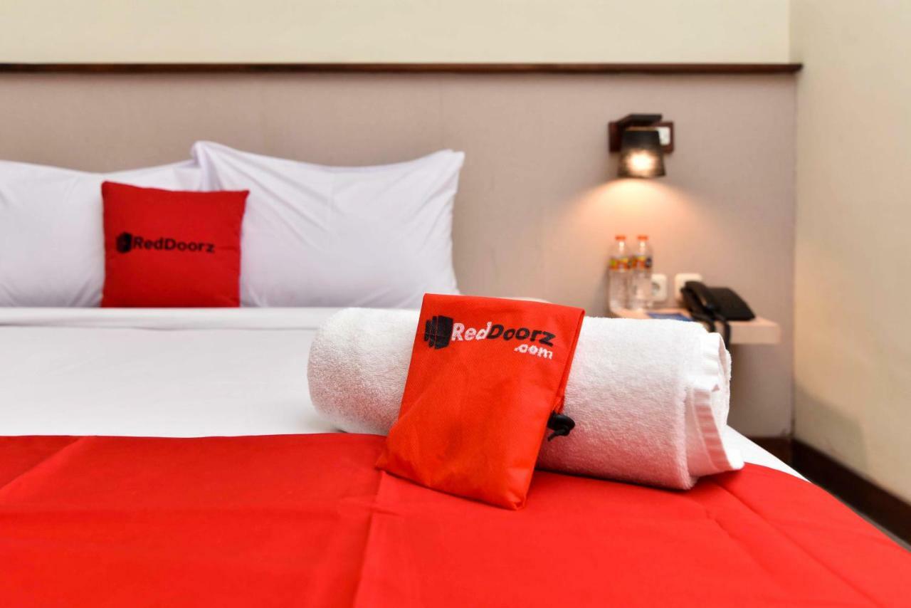 Готель Reddoorz Near Legian Street Кута Екстер'єр фото
