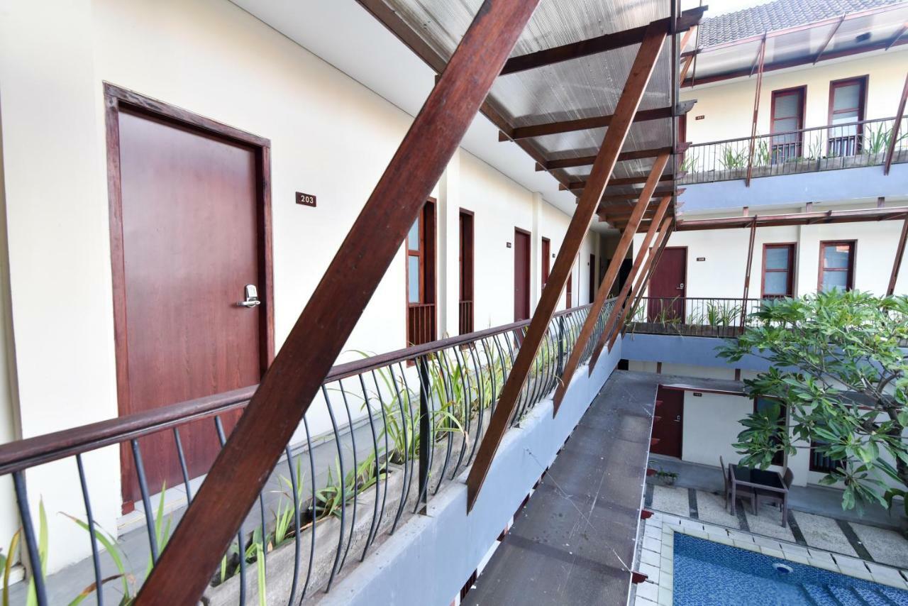 Готель Reddoorz Near Legian Street Кута Екстер'єр фото