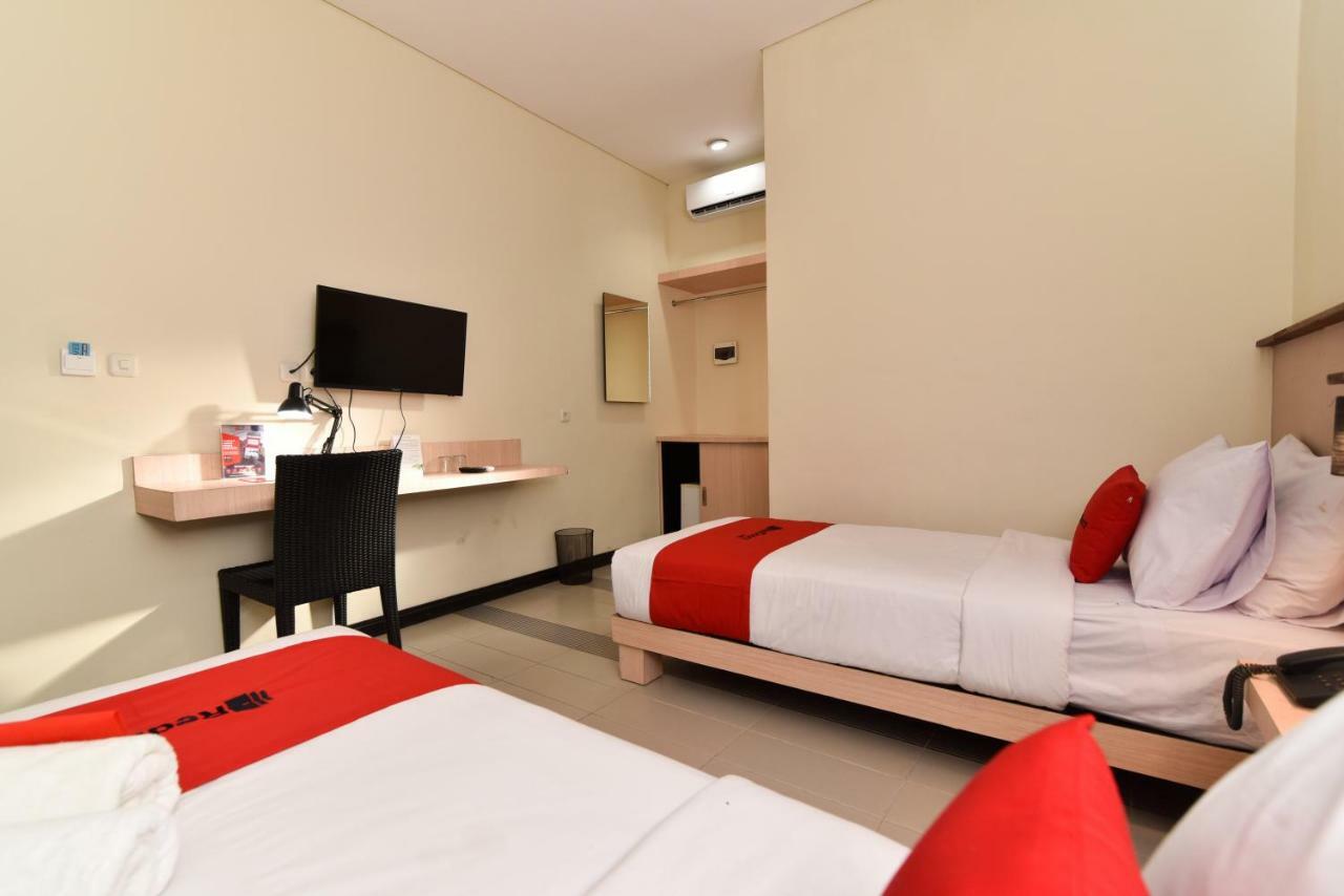 Готель Reddoorz Near Legian Street Кута Екстер'єр фото