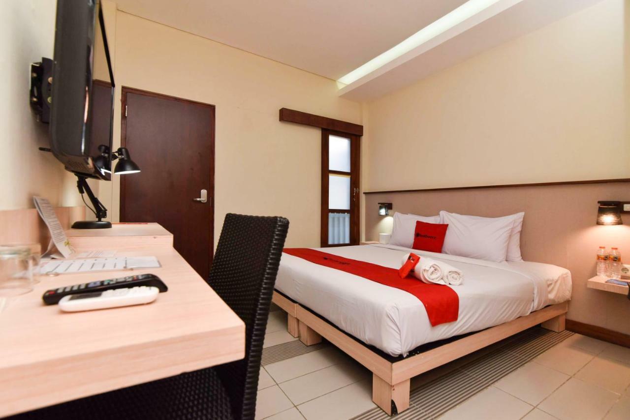 Готель Reddoorz Near Legian Street Кута Екстер'єр фото